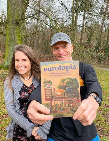 Simone und Micha mit eurotopia Buch